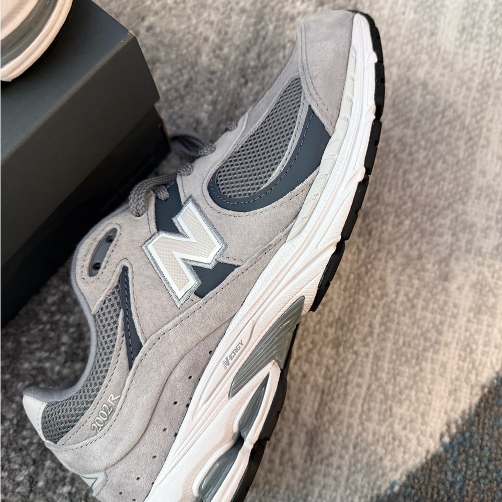 New Balance 2002r Men’s Sneakers - Picture 2 of 6